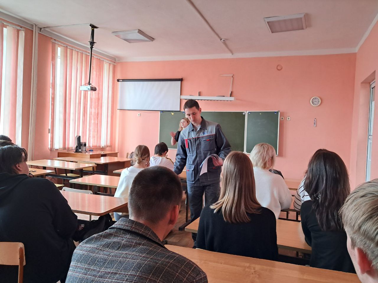 КУДА ПОСТУПИТЬ ПОСЛЕ 11 КЛАССА.